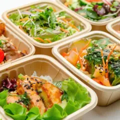 Czy catering dietetyczny można wrzucić w koszty? Poznaj zasady i korzyści