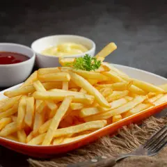 Jak podgrzać frytki, by były chrupiące i smaczne jak świeże
