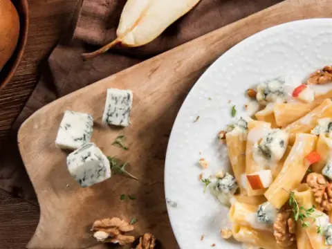 Penne z gruszką i gorgonzolą – wyjątkowy przepis na pyszne danie