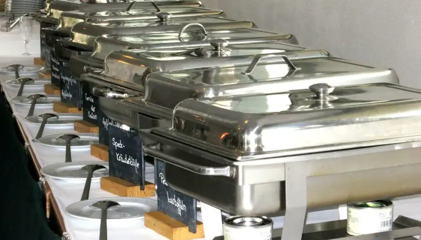 Jak otworzyć catering w domu i uniknąć kosztownych błędów