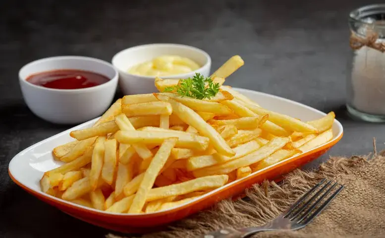 Jak podgrzać frytki, by były chrupiące i smaczne jak świeże