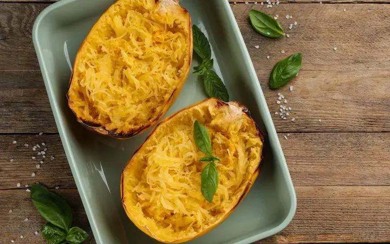 Pyszne spaghetti z dyni makaronowej - zdrowa alternatywa dla makaronu
