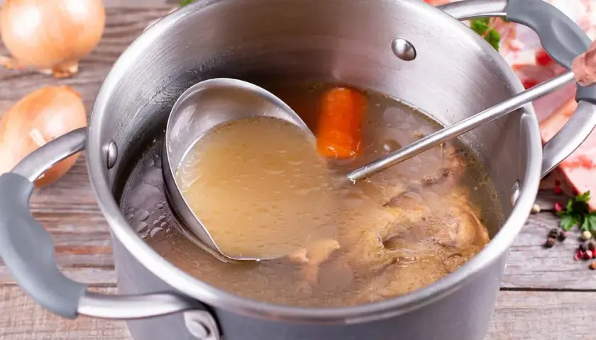 Na jakim mięsie gotować zupę, by uzyskać wyjątkowy smak?