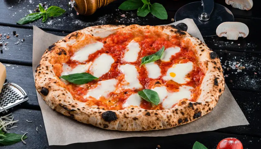 Kiedy powstała pizza? Zaskakujące fakty o jej historii i pochodzeniu