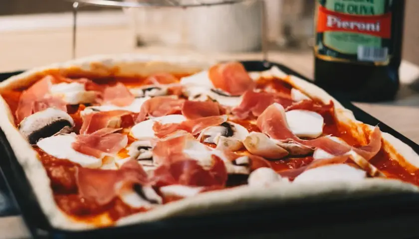 Jak się robi pizzę domową - prosty przepis na idealne ciasto i dodatki