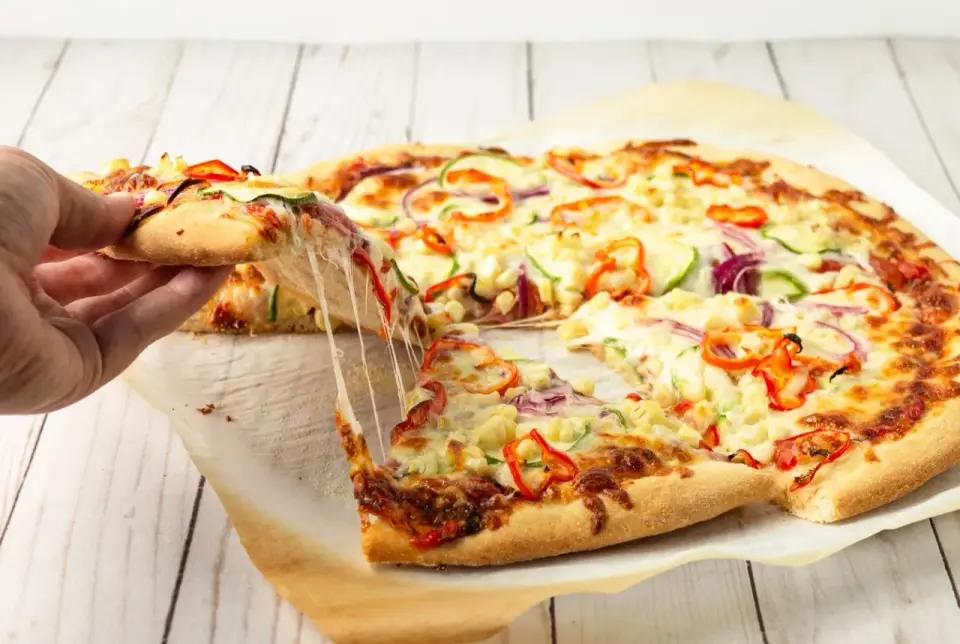 Idealne proporcje ciasta na pizzę - przepis i sekrety smaku